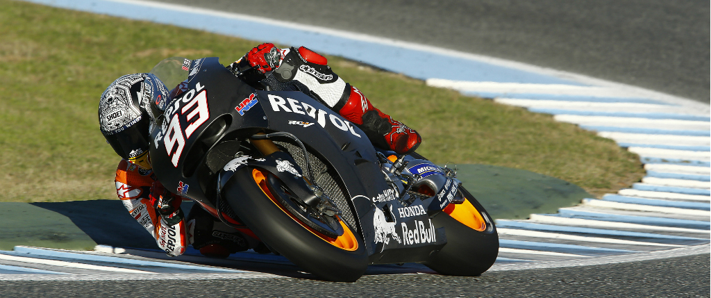 Marc Márquez en moto negra